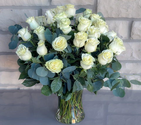 #78 Pure Elegance White Rose Vase