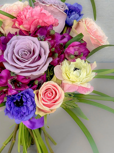 Chic Handheld Prom Bouquet – Fresh Flowers