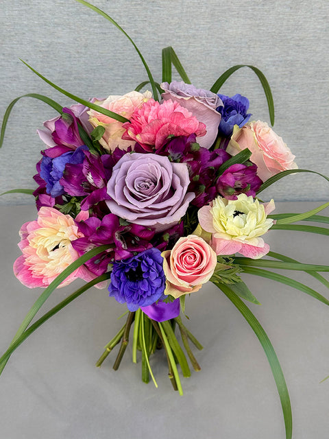 Chic Handheld Prom Bouquet – Fresh Flowers
